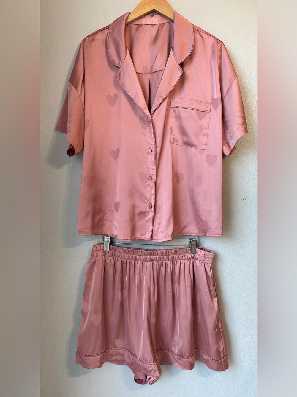 Nuuds Pink Satin Hearts Pajama Set Women’s Size XXL Shorts Short Sleeve Top